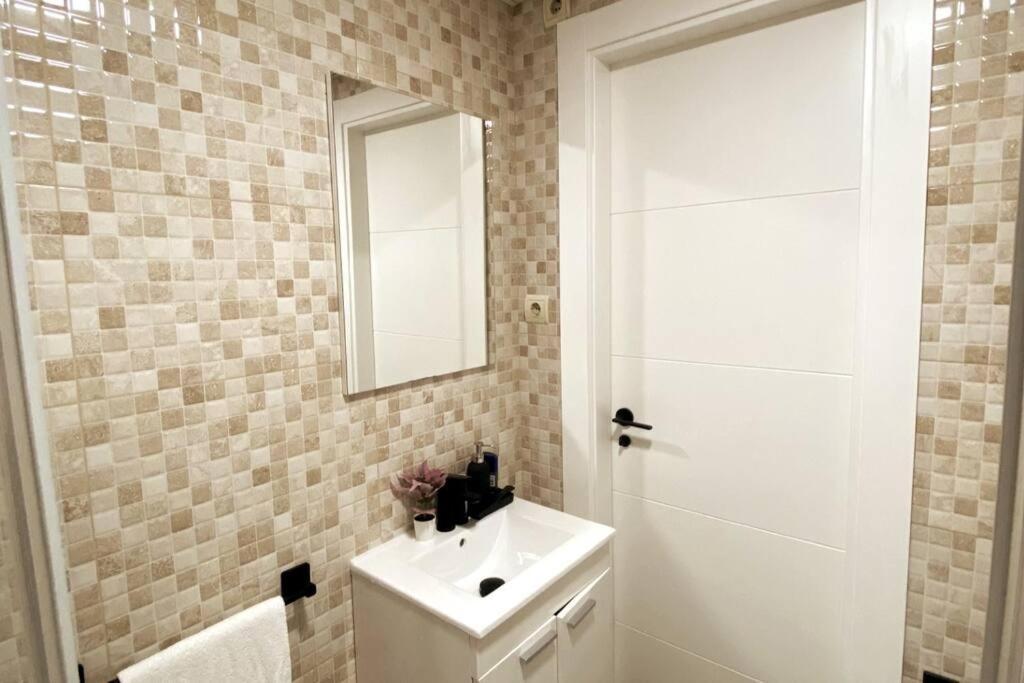 La Ventana De Puerto Marina Apartment เบนัลมาเดนา ภายนอก รูปภาพ